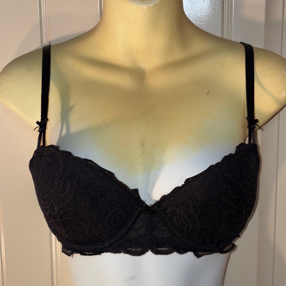 4/$10 item🤑 Candie's Black Padded Push-up Lace Bra Crisscross latch 34B. Sexy